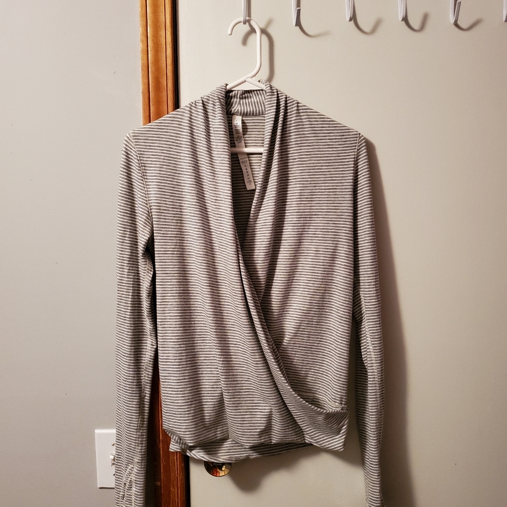 Lululemon Atletica long sleeve open top